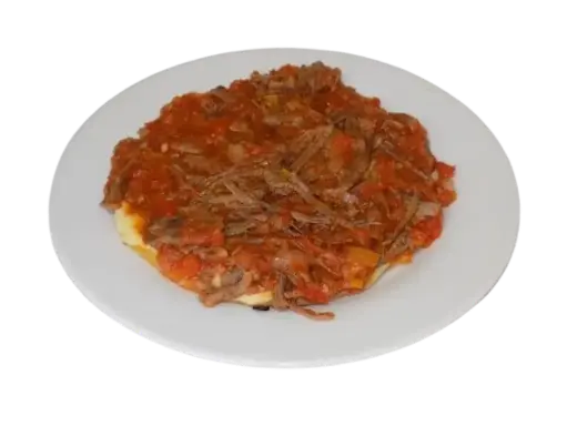Arepa con carne y hogao + té